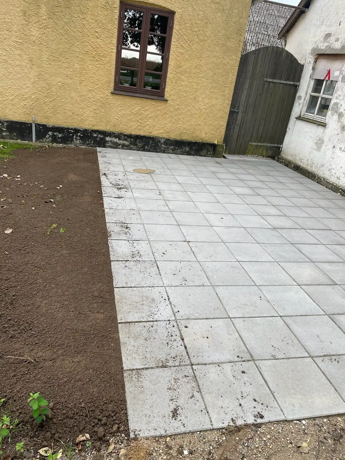Belægning i indkørsel, på terrassen og i haven, M Brandtoft, billede 3